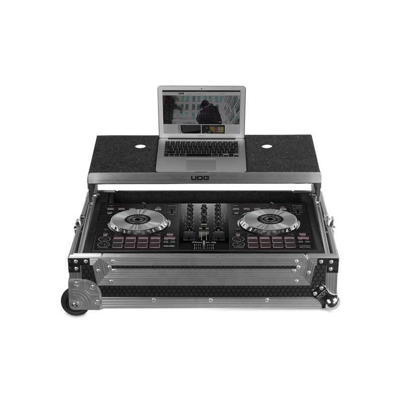 UDG Ultimate Flight Case Multi Format Plus (Laptop Shelf, Trolley + Wheels), XL, Silver  - Image 3