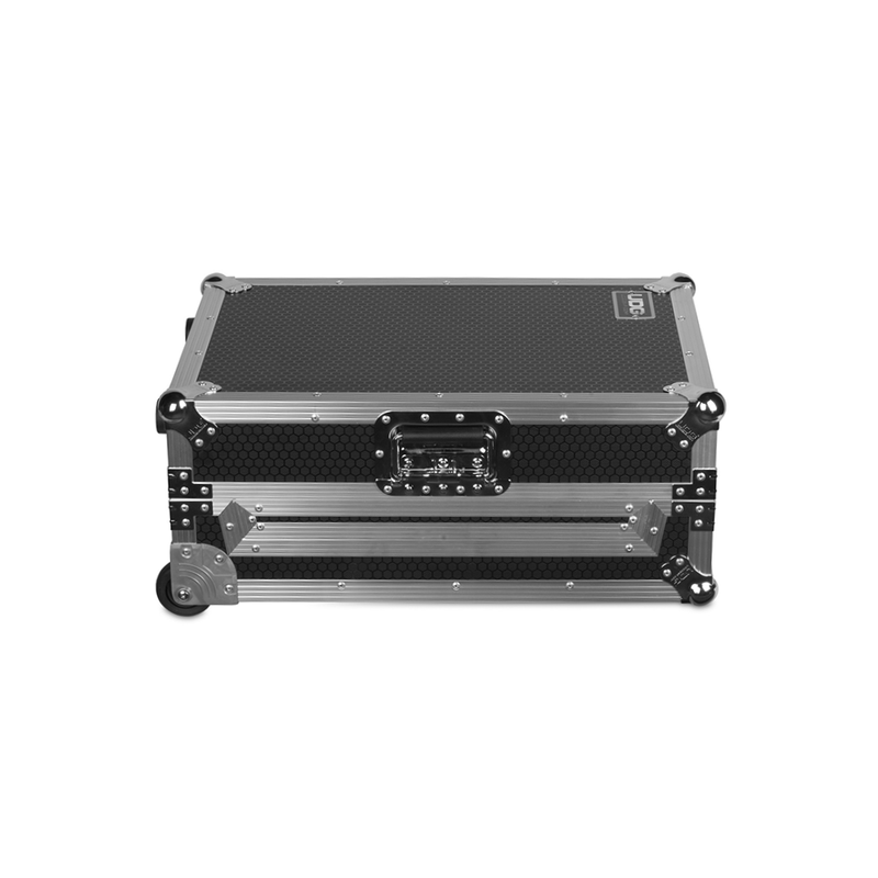 UDG Ultimate Flight Case Multi Format Plus (Laptop Shelf, Trolley + Wheels), XL, Silver  - Image 4